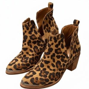 YDN Leopard Print Cutout Ankle Booties - Tan/Black